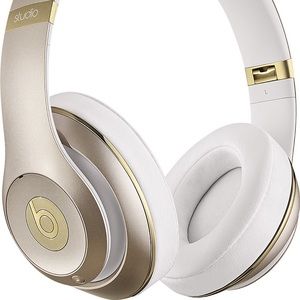 LIKE NEW! Beats by Dre Studio2 Over-ear Wireless